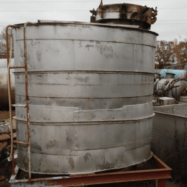 Емкость 2 куб.м. вертикальная, овальная