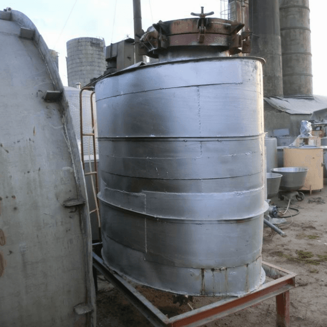 Емкость 2 куб.м. вертикальная, овальная