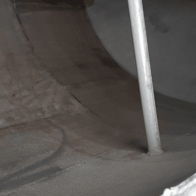 Емкость 5 куб.м., 3,3м высота общая.