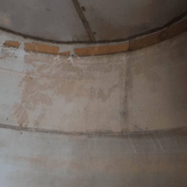 Емкость 5 куб.м., 3,3м высота общая.