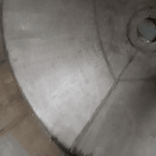 Емкость 5 куб.м., 3,3м высота общая.