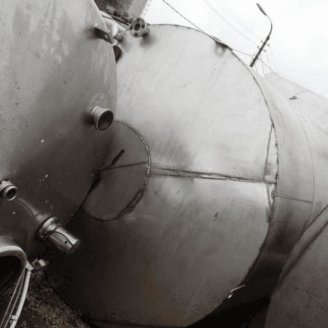 Емкость 8 куб.м.  плоское дно.