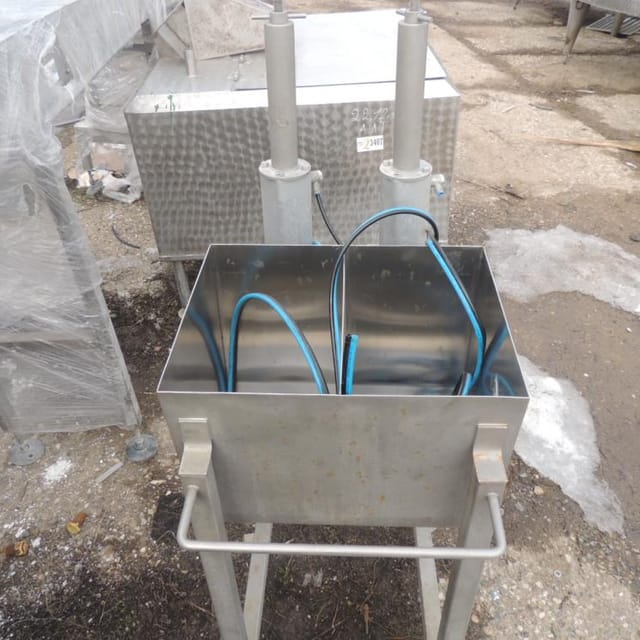 Дозатор мороженого двухпоршневой инв.3406