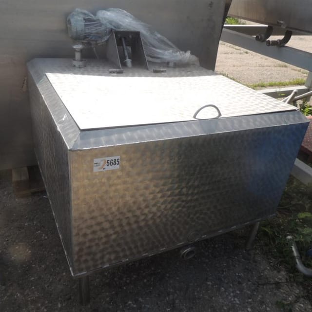 Бак квадратный 1000л с мешалкой инв.5685