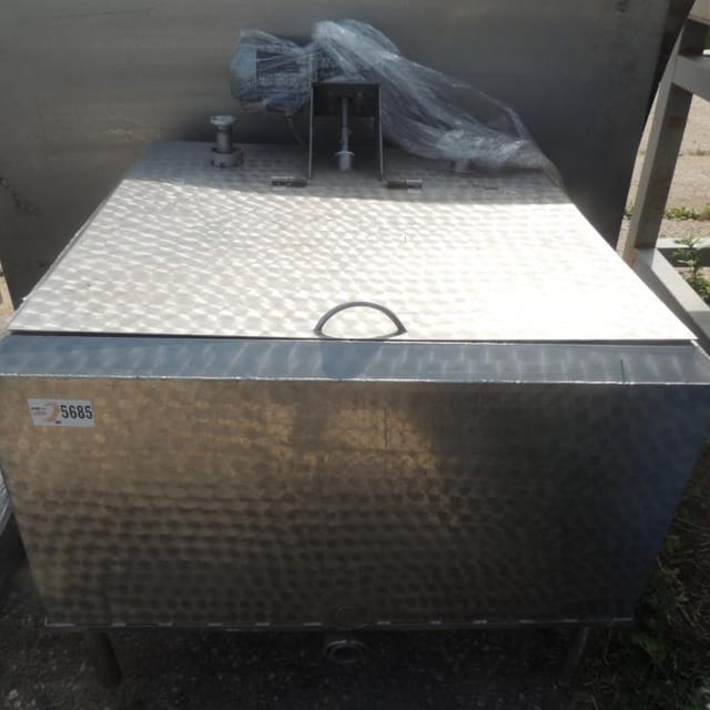 Бак квадратный 1000л с мешалкой инв.5685