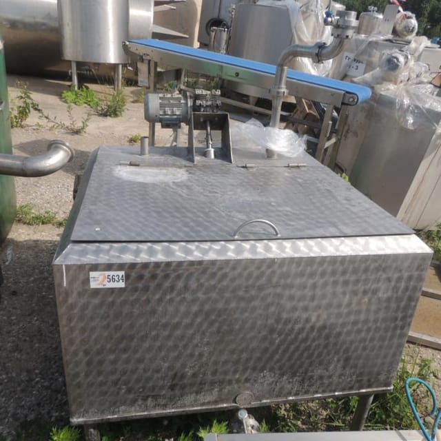 Бак квадратный 1000л с мешалкой инв.5685