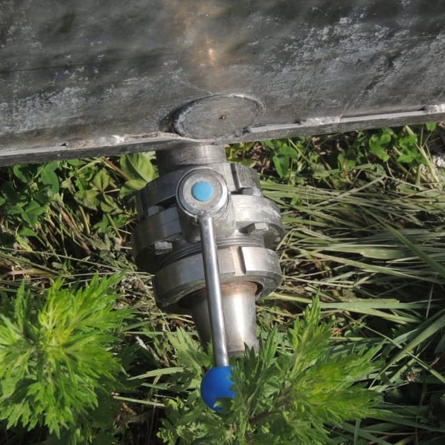 Бак квадратный 1000л с мешалкой инв.5685