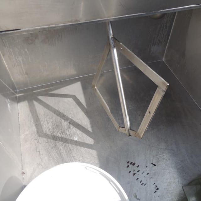 Бак квадратный 1000л с мешалкой инв.5685