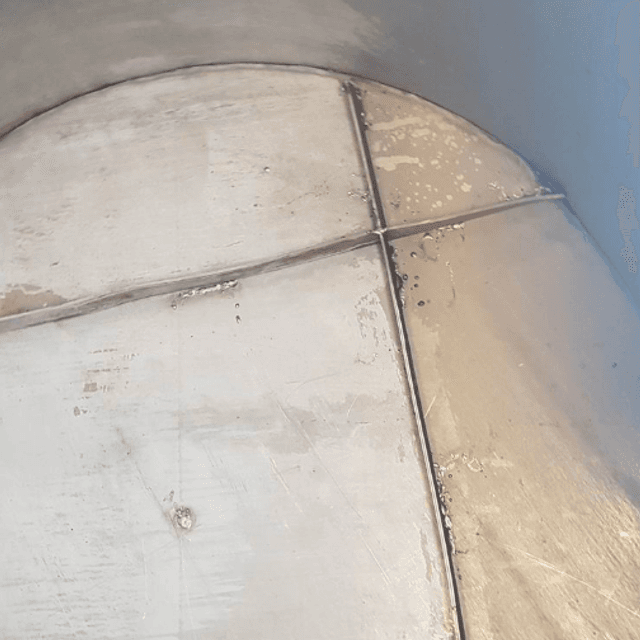 Емкость 1,3 куб.м., 1,45м высота.