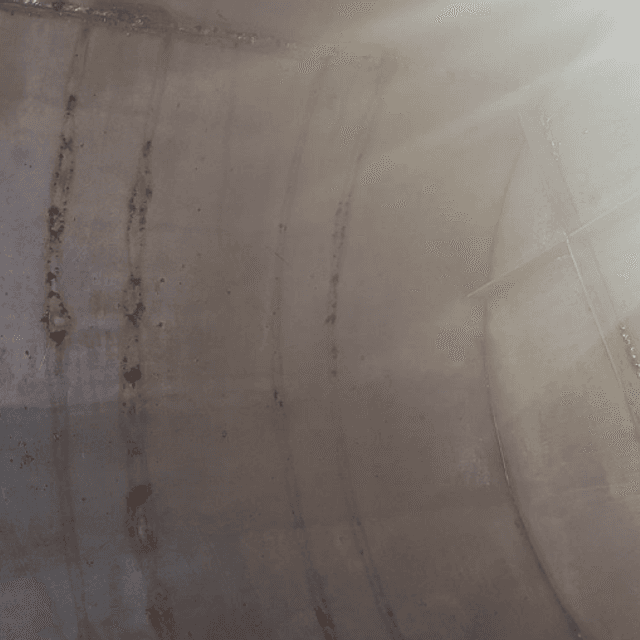 Емкость 1,3 куб.м., 1,45м высота.