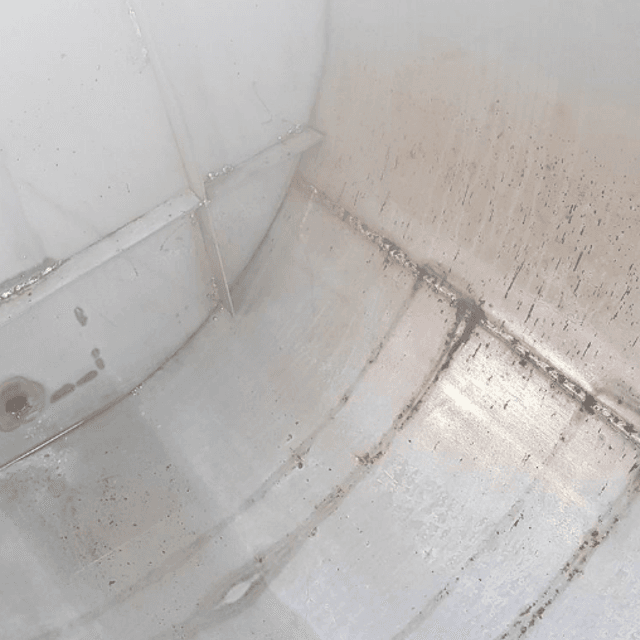 Емкость 1,3 куб.м., 1,45м высота.