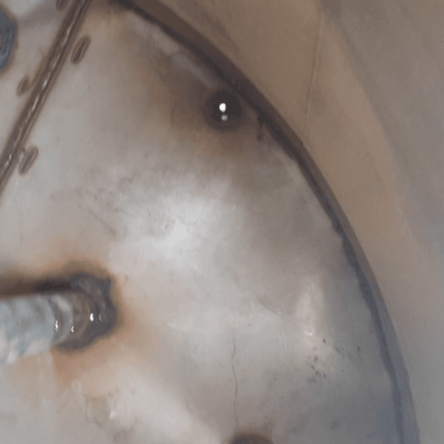 Емкость 5 куб.м., 3,3м высота общая.