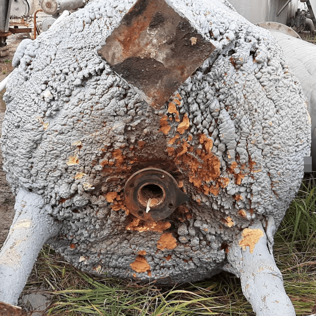 Емкость стальная, объемом 1,6 куб. м., с термоизоляцией.