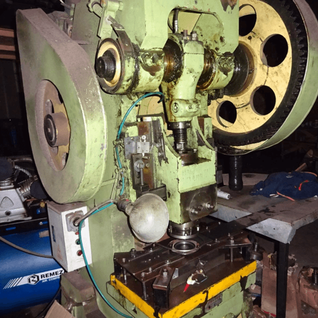 Линия производства жестяной банки под кофе