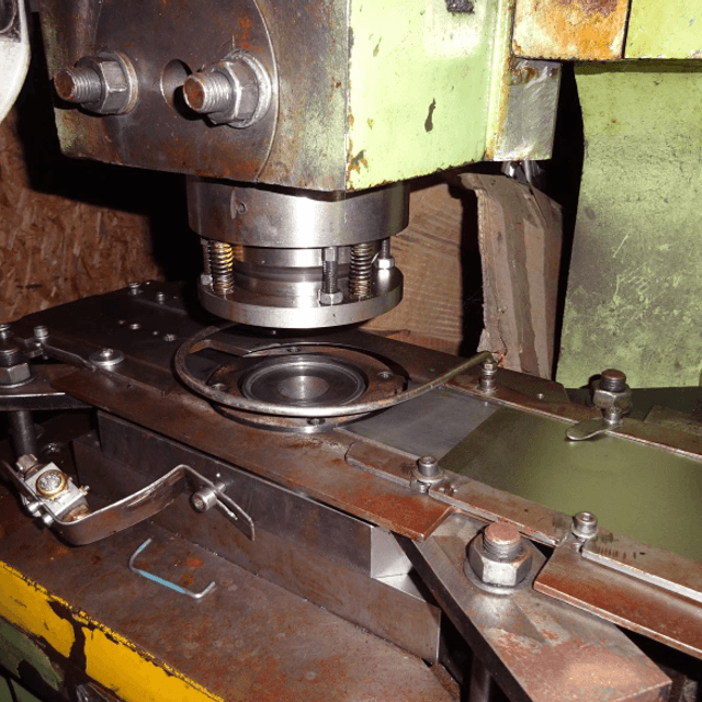 Линия производства жестяной банки под кофе