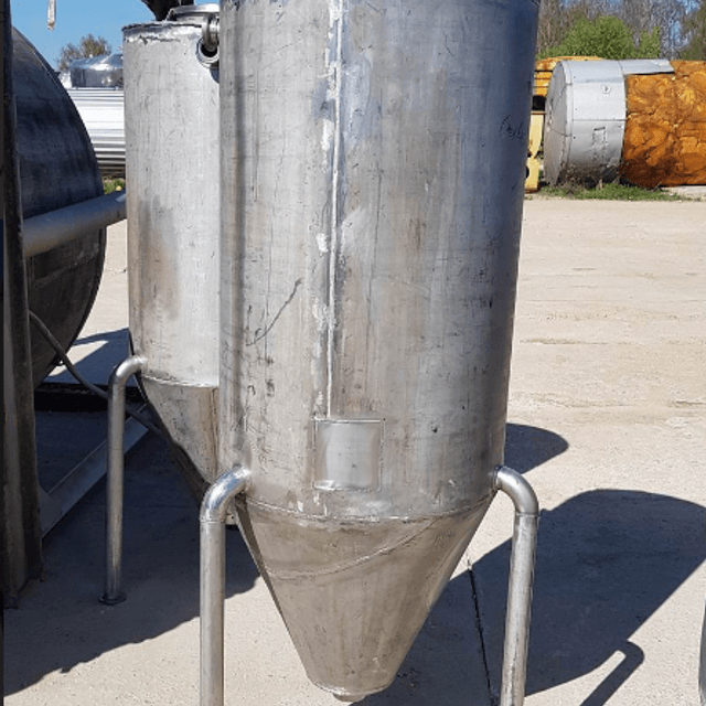 Емкости с конусом 0,3 куб.м,