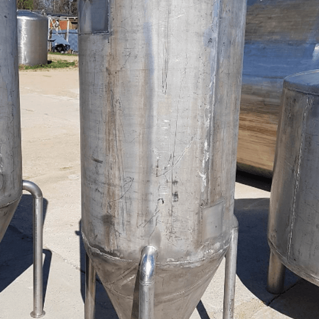 Емкости с конусом 0,3 куб.м,