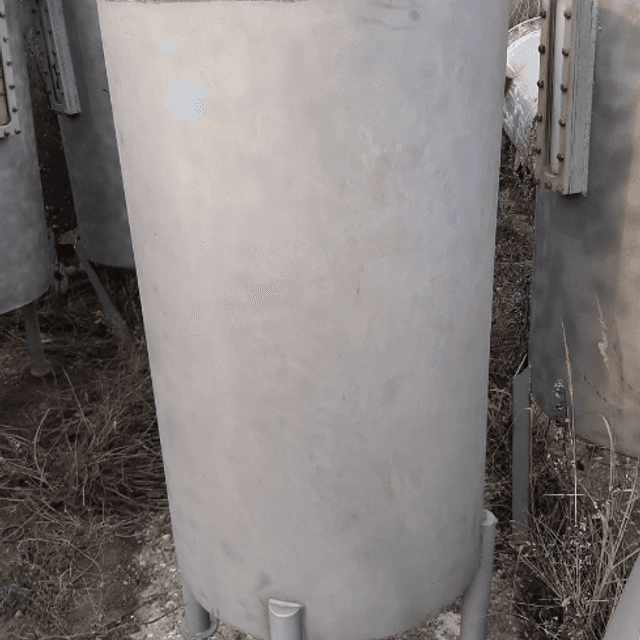 Емкости 0,3 куб.м., вертикального исполнения.