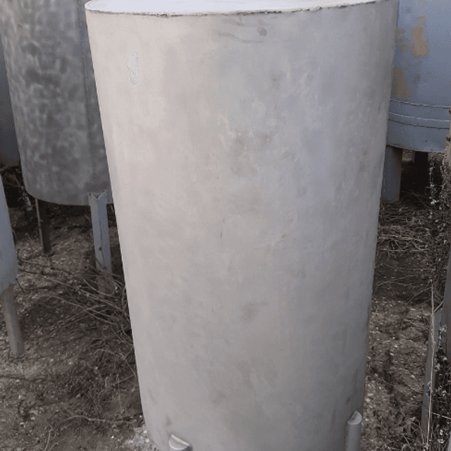 Емкости 0,3 куб.м., вертикального исполнения.