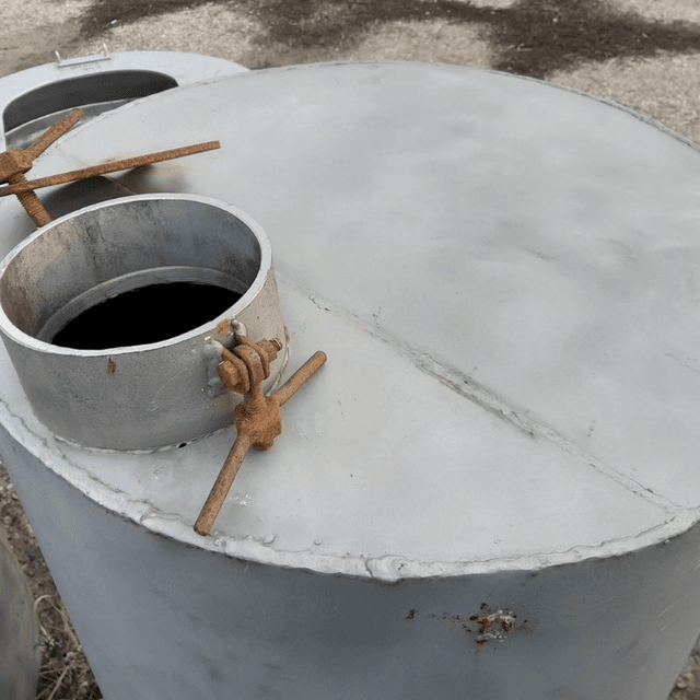 Емкости 0,3 куб.м., вертикального исполнения.