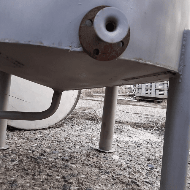 Емкости 0,3 куб.м., вертикального исполнения.