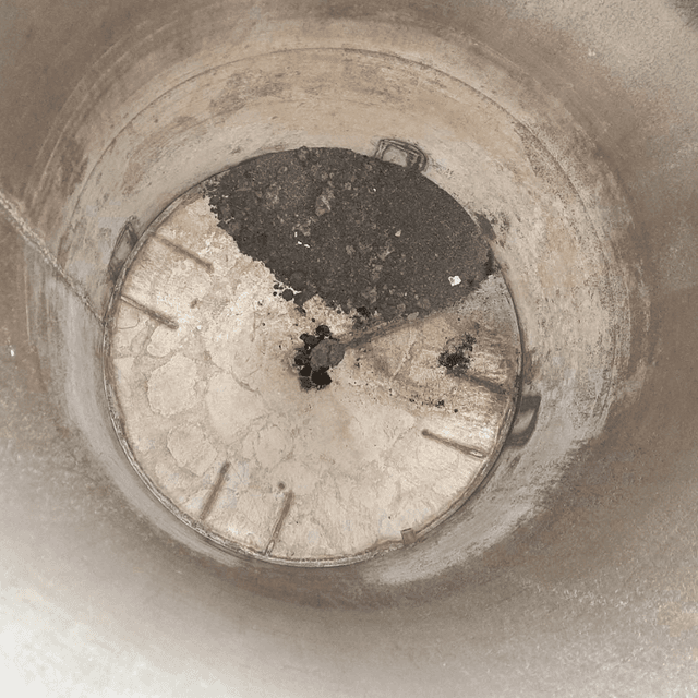 Емкости 0,3 куб.м., вертикального исполнения.