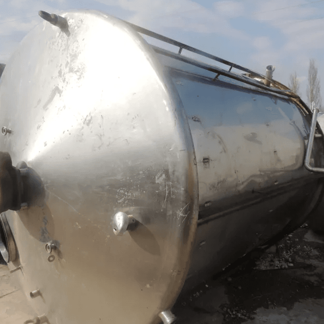 Емкость 10 куб.м. утепленная с рубашкой