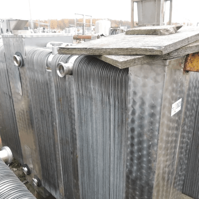 Теплообменник пластинчатый 10т. клеевой, 4 секции инв.3620