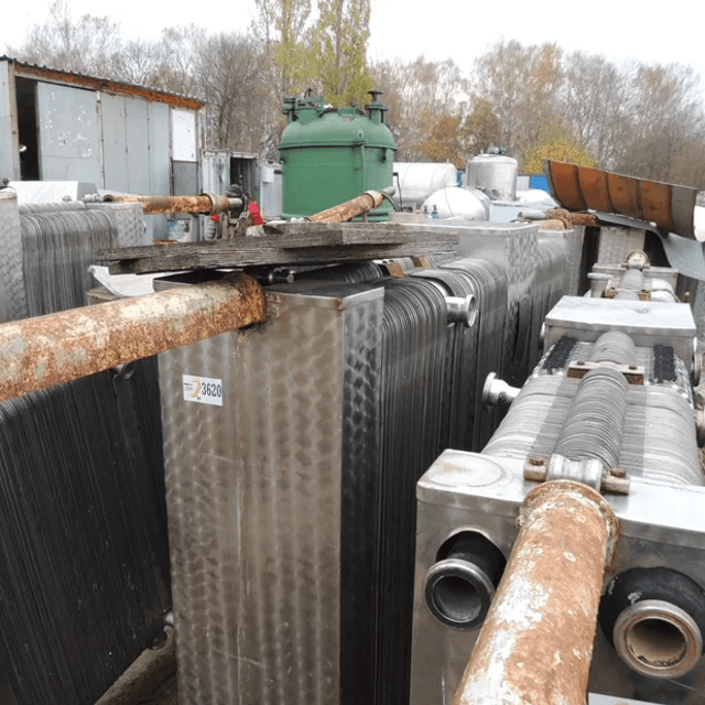 Теплообменник пластинчатый 10т. клеевой, 4 секции инв.3620