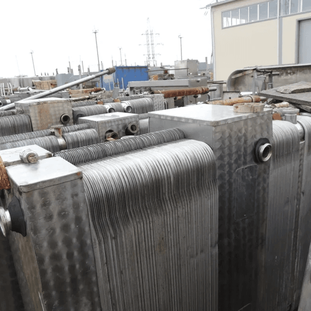 Теплообменник пластинчатый 10т. клеевой, 4 секции инв.3620