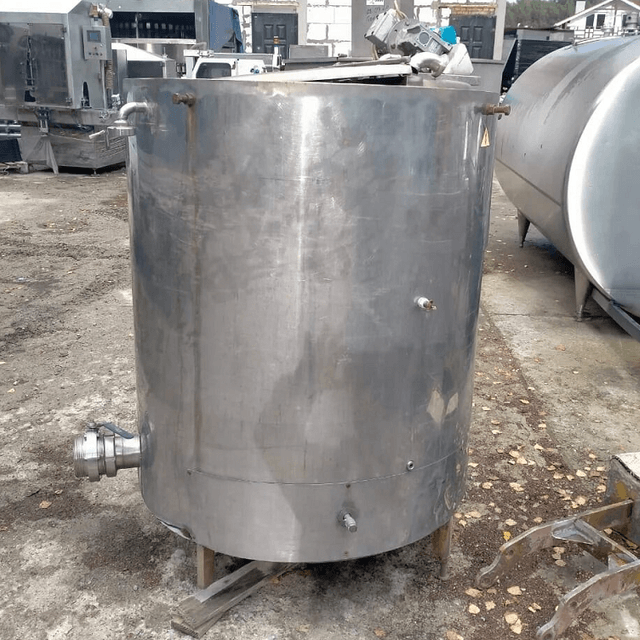 Емкость 800л. инв.8896