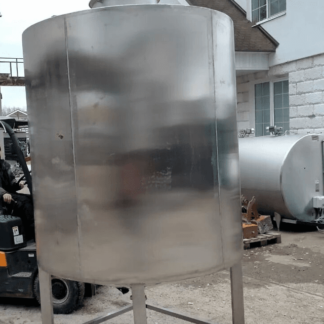 Емкость 3 куба инв.8915