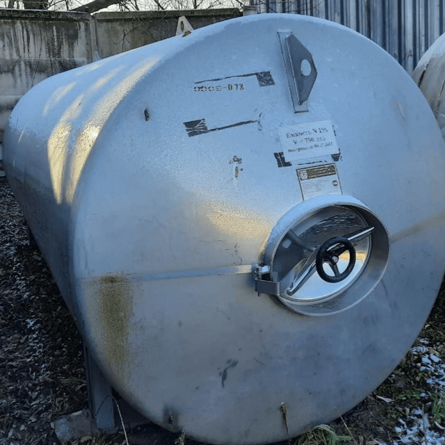 Емкости 7,9 куб.м.