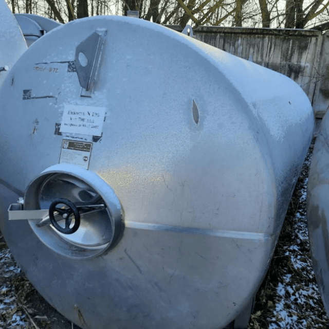 Емкости 7,9 куб.м.