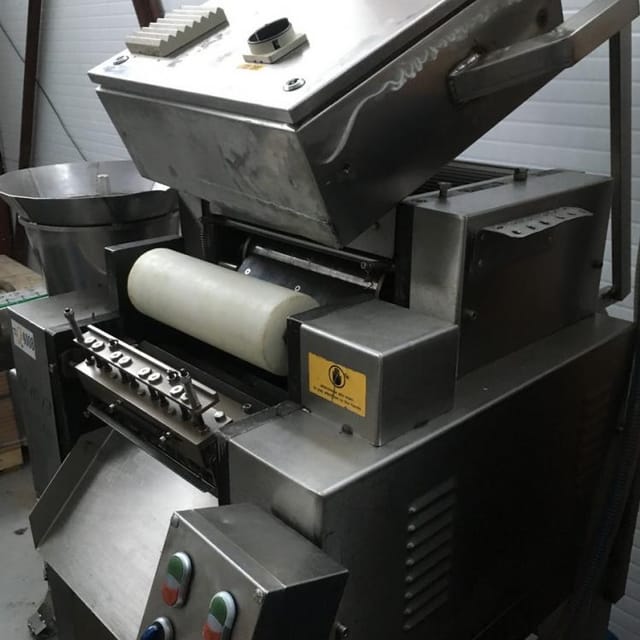 Пельменный аппарат Доминиони модель D320N инв.4008