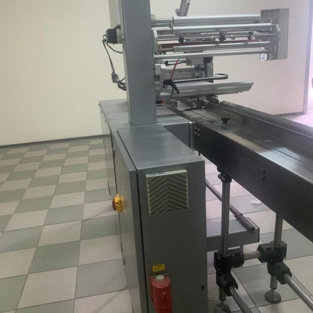 Горизонтальный упаковщик флоупак CARINA