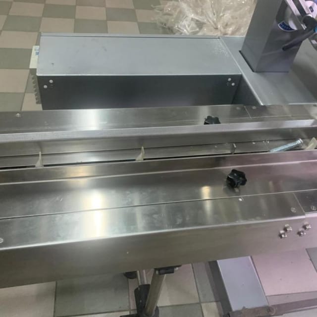 Горизонтальный упаковщик флоупак CARINA