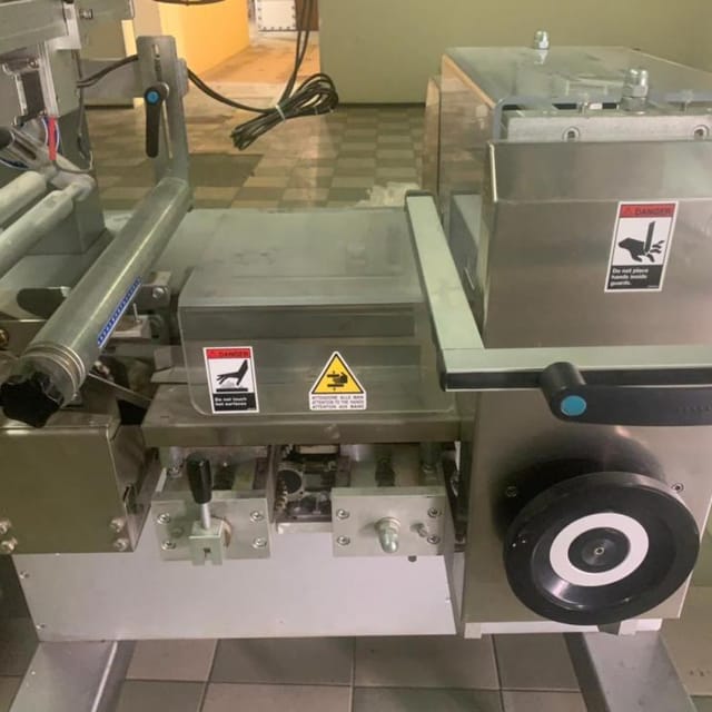 Горизонтальный упаковщик флоупак CARINA