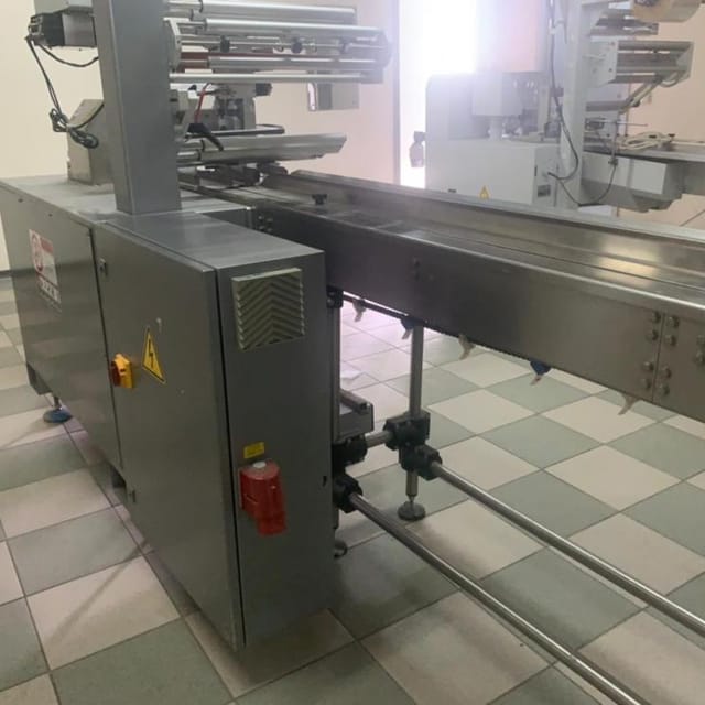 Горизонтальный упаковщик флоупак CARINA