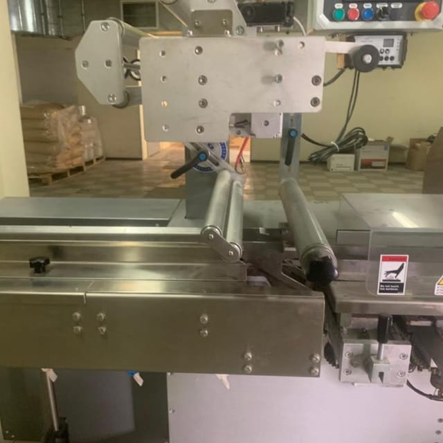 Горизонтальный упаковщик флоупак CARINA