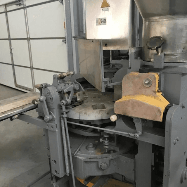 Фасовочный автомат творога  М6 АР2Т пачка от 180 гр до 250 гр инв.2406