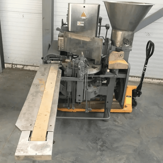 Фасовочный автомат творога  М6 АР2Т пачка от 180 гр до 250 гр инв.2406