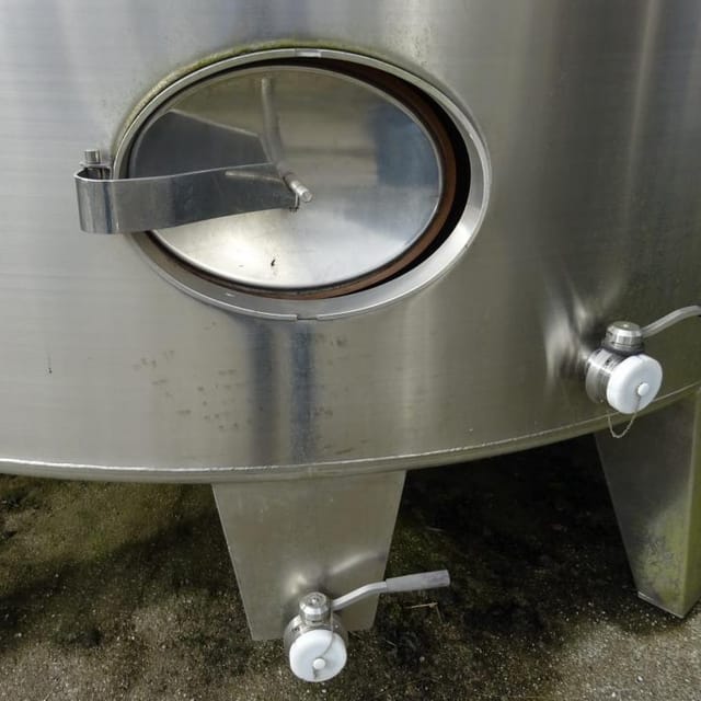 Емкость 25 куб.м. двухсекционная