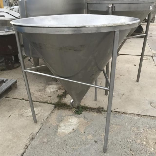 Емкость конус 400л инв.7252