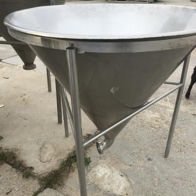 Емкость конус 400л инв.7252