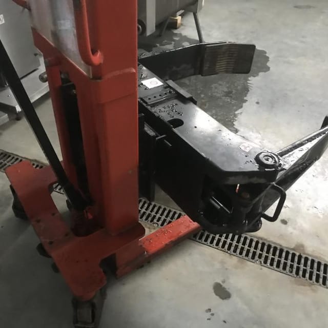 Подъемник кантователь инв.7879