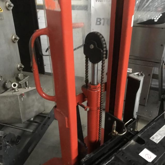 Подъемник кантователь инв.7879