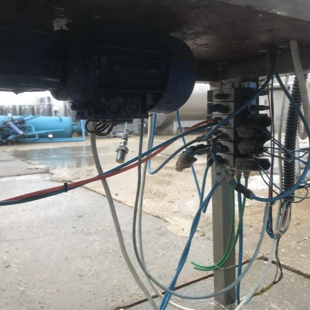 Розлив в ПЭТ 0,33 - укупор инв.7507