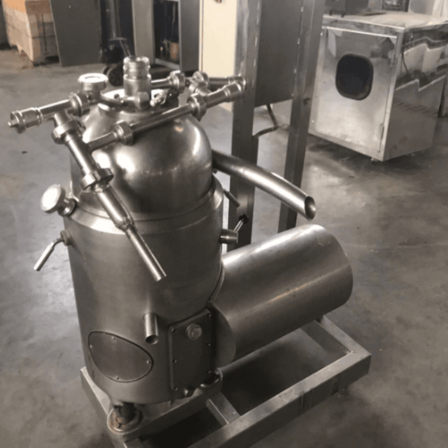 Сепаратор-сливкоотделитель без автоматической выгрузки осадка Италия 1куб/час инв.8058