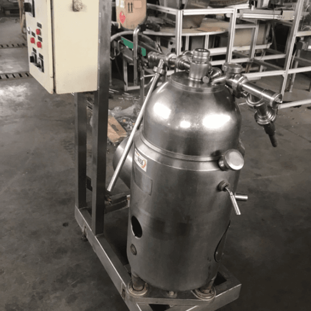 Сепаратор-сливкоотделитель без автоматической выгрузки осадка Италия 1куб/час инв.8058